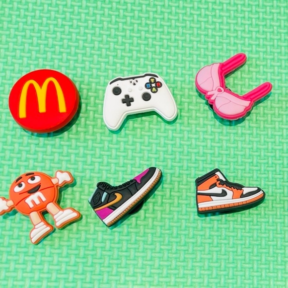 Jibbitz - Picture 3 of 5